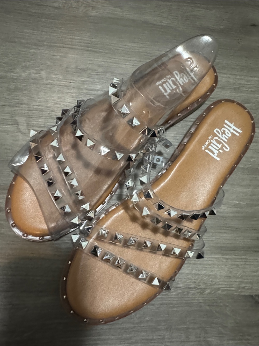 “Beach Please” by Corky’s Studded Clear Strap Tan Slide Sandals. EUC size 10
